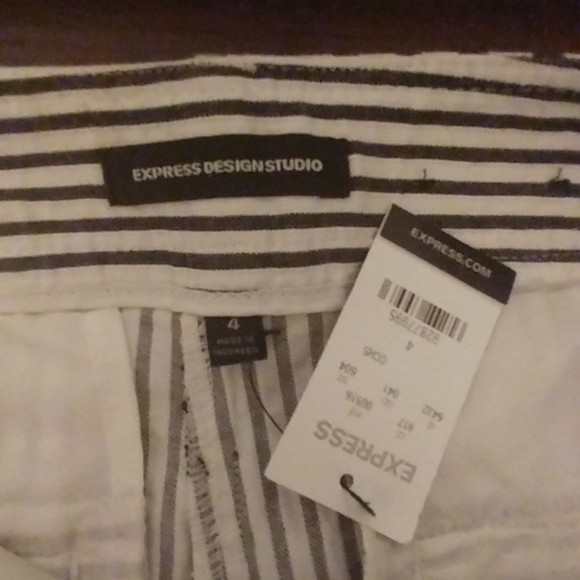 Striped shorts - Picture 3 of 3